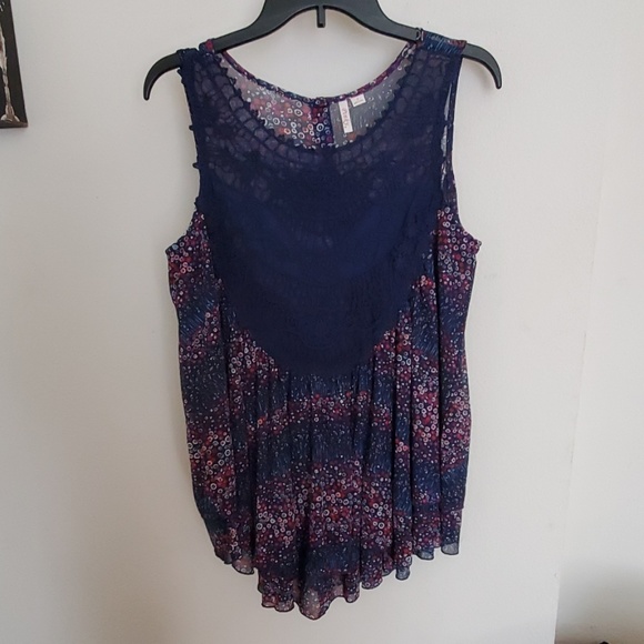 Super flowy top - Picture 1 of 8